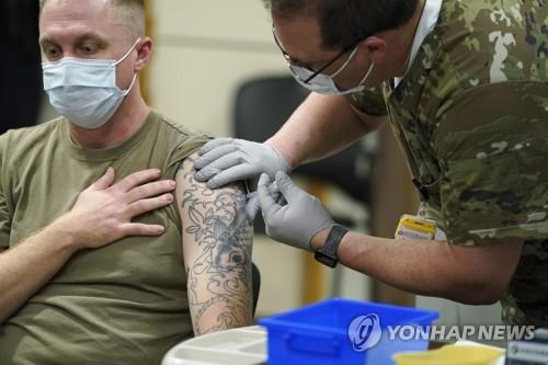 미 육군 "코로나 백신 접종 거부한 군인 즉각 전역 조치"