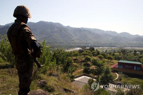 들끓는 파키스탄 남서부…이번엔 군기지 피습 군인 7명 등 사망