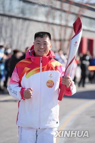 [올림픽] 위구르족·국경분쟁 군인 등 성화주자 논란 지속