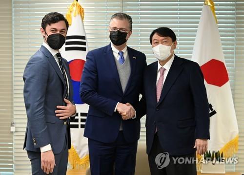 윤석열, '대북 강경파' 펜스 전 美부통령 면담…안보현안 논의
