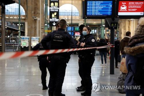 유로스타 출발하는 프랑스 파리 북역에서 흉기난동…용의자 사살