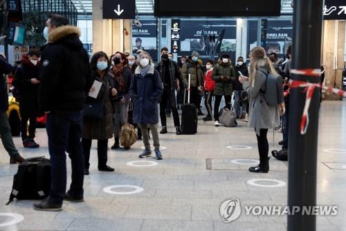 프랑스 파리 북역에서 흉기로 경찰 위협한 남성 사살(종합)