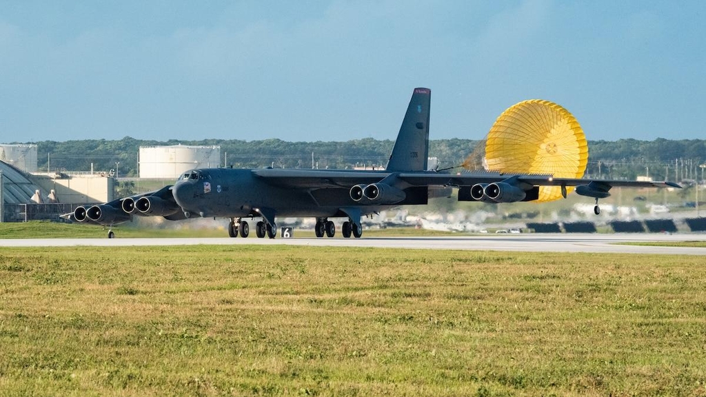 미, 전략폭격기 B-52 4대 괌에 전개…대북감시 정찰기도 띄워