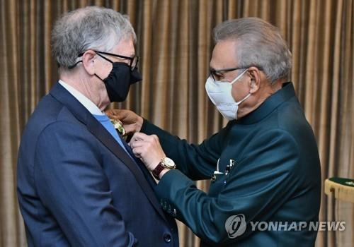 '소아마비 퇴치 후원' 빌 게이츠, 파키스탄서 VIP급 훈장 환대