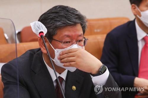 '택시기사 폭행' 이용구 전 법무부 차관 24일 첫 공판