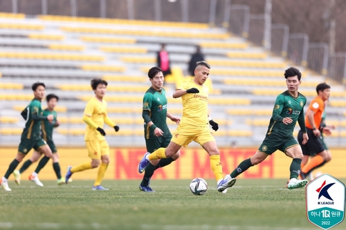 K리그2 막내구단 김포, 프로 데뷔전서 광주 2-1 격파 이변(종합)