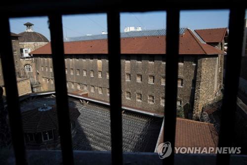 '엡스타인 성착취 연루' 佛 모델기획사 전 사장 수감 중 숨져