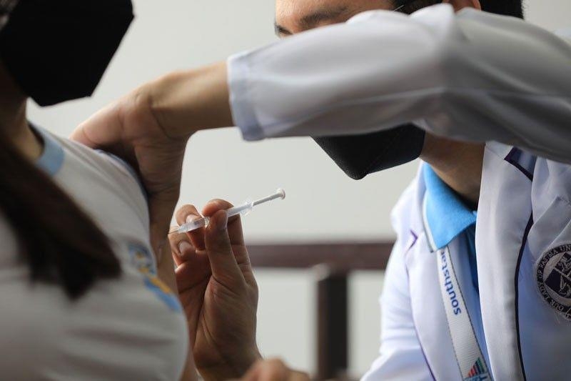 필리핀 정부 "백신은 적이 아닌 무기"…접종률 제고 '총력전'