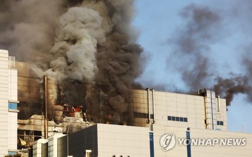 경찰, '공장 화재로 4명 사상' 청주 에코프로비엠 압수수색