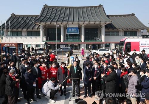 윤석열, '민주당 텃밭' 전북 네 번째 방문…진정성 통하나