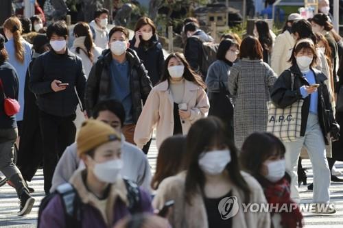 일본 코로나 사망자 처음으로 300명 넘어…신규 확진 6만9천여명