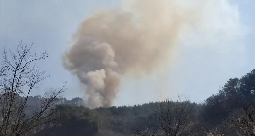 전남 구례서 산불…헬기 3대 동원해 진화 중