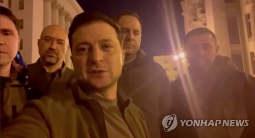 [속보] "젤렌스키, 미국의 해외대피 지원 거절중"[워싱턴포스트]