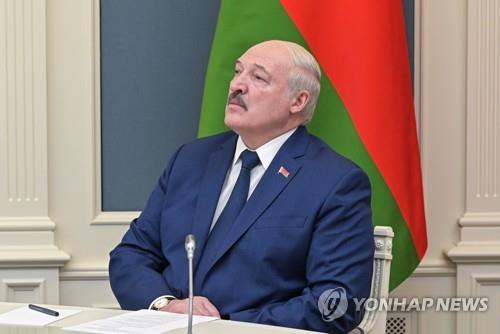 벨라루스 루카셴코 대통령, 개헌 투표서 집권 연장 '파란불'