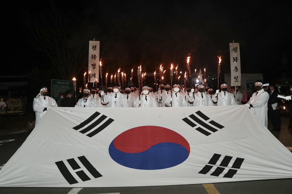 천안 아우내 봉화제 횃불 밝히다