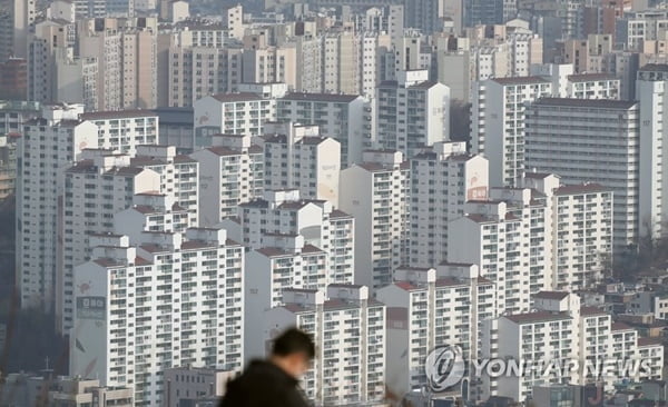 강남 3구도 예외없다…전국 아파트값 2년5개월만 하락