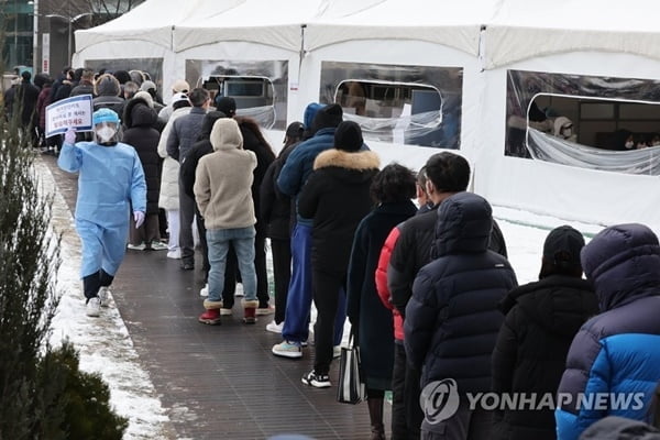 "설 연휴 이후 신규 확진 2만명·재택치료 10만명 예상"