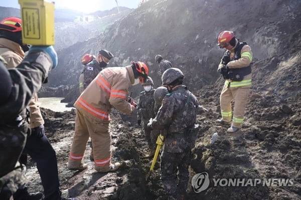 '매몰사고' 삼표산업 추가 압색? …노동부, '의무이행' 자료 요구