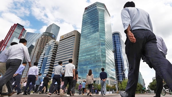 월급 '찔끔' 오를 때…떼이는 세금·보험료 증가율 두 배