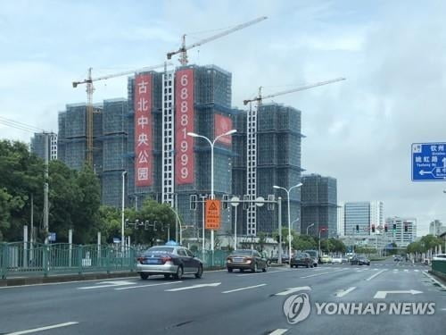 쪼그라든 中 부동산 시장…1월 거래 '반토막'