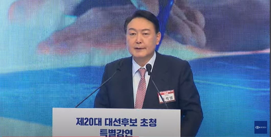 윤석열 "주 52시간제 유연하게 적용...낡은 규제 시일 걸려도 바꿀 것"