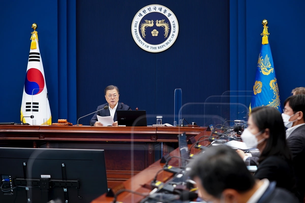 문 대통령은 8일 오전 청와대에서 국무회의를 주재했다. (청와대 제공)