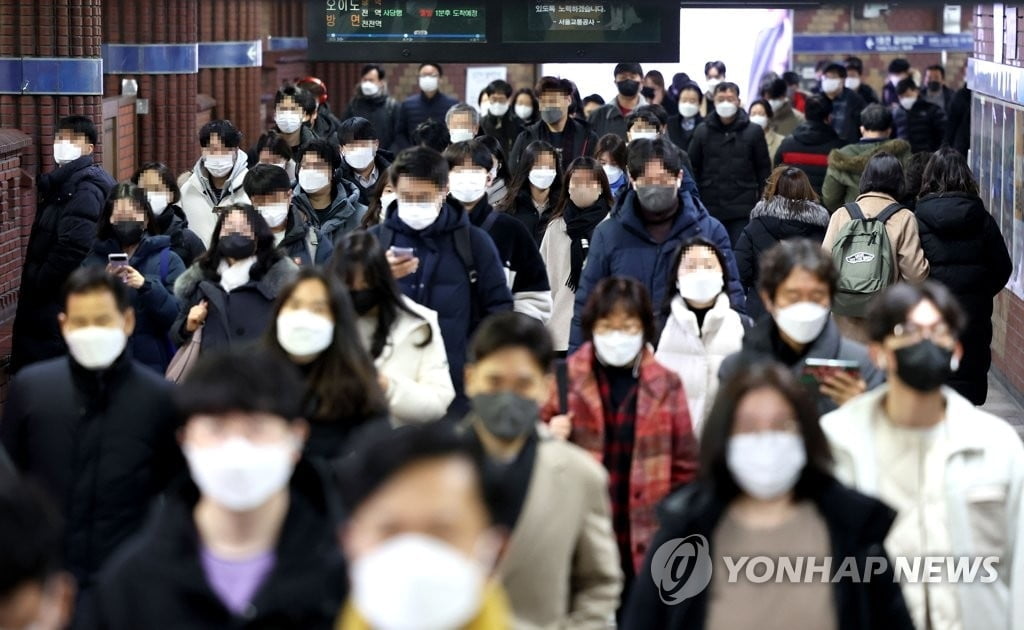 "오미크론, 치명률 낮지만 후유증 적지 않다"