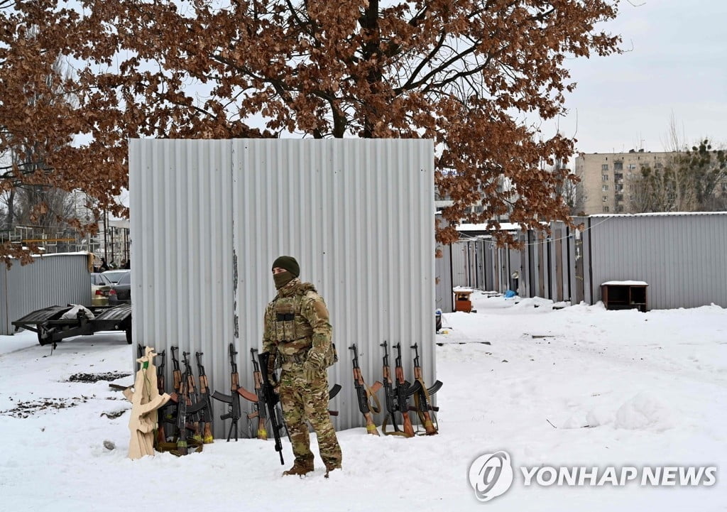 "우크라이나 미국인 당장 떠나라" 바이든의 경고