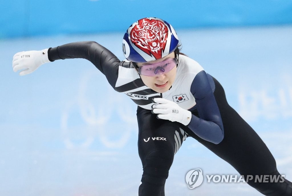 쇼트트랙 최민정 은메달…황대헌은 다관왕 향해 순항 중