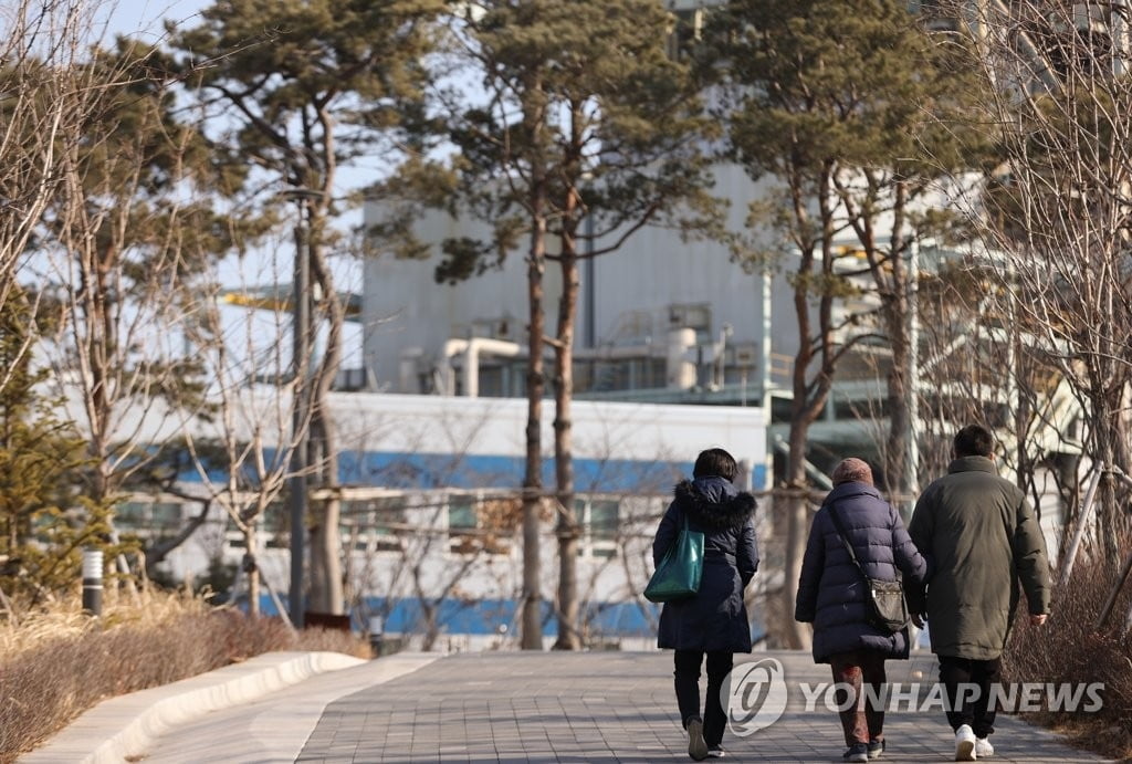 내일 먼지로 탁한 하늘…강원 산지 등 최대 20㎝ 눈