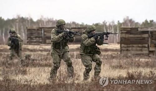 러 외교관 "우크라 근처 훈련 러 군대 3~4주 뒤까지 철수할 것"