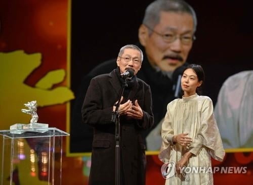 홍상수 베를린영화제 심사위원대상 …김민희 "감동적"