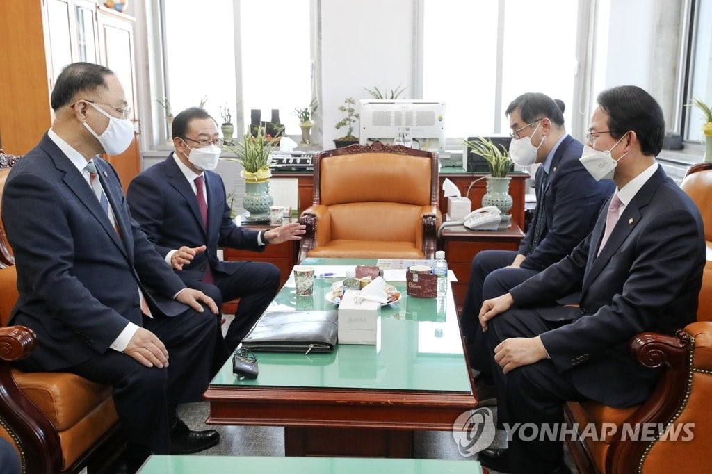 여야정 추경 협의 난항…방역지원금 300만원 이견