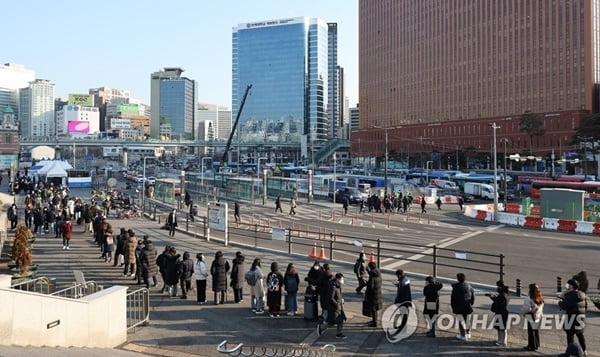 "확진자·위중증 증가는 엔데믹 전환과정…불안 말라"