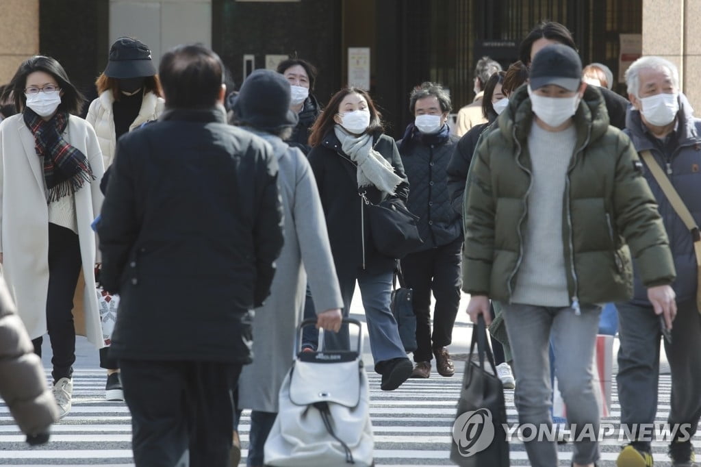 일본 코로나 신규 확진 5만여명…정점 이후 감소세