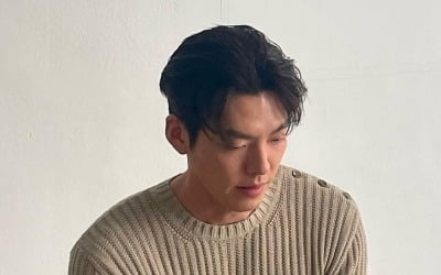 '신민아♥' 김우빈, 벌크업 정말 잘했네…감탄 뿐인 태평양급 어깨[TEN★]