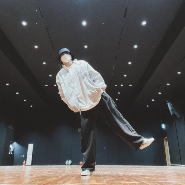 방탄소년단 정국 '뿌랙띠쑤' 새벽에도 춤 연습 매진 '뜨거운 댄스 열정'