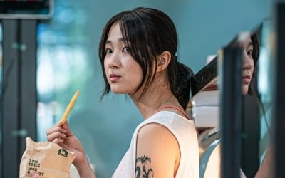 'SKY 캐슬' 김혜윤, 용 문신+폭주하는 19살…첫 주연 '불도저에 탄 소녀'