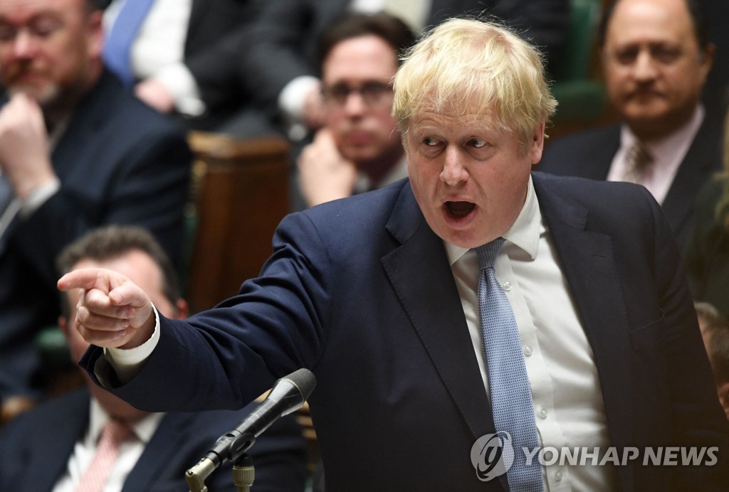 정치적 도박인가…英 확진자 격리 '조기 폐지' 계획 논란