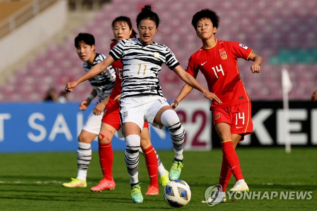 한국 여자축구, 아시안컵 준우승…결승전서 중국에 2-3 역전패(종합)