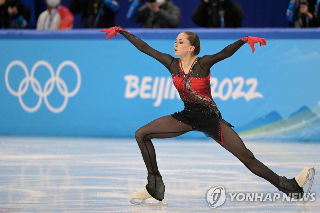 -올림픽- 피겨 발리예바, 착지 실수에도 압도적 1위…ROC 단체전 금메달