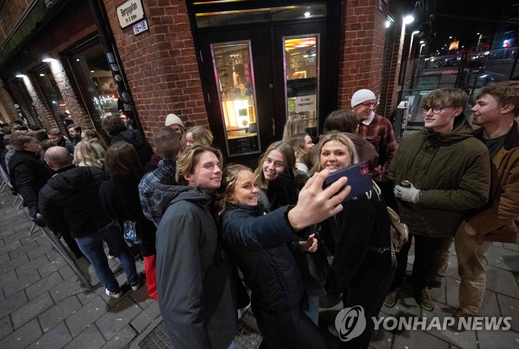 '방역조치 해제' 스웨덴 "검사는 증상 있는 취약계층만"