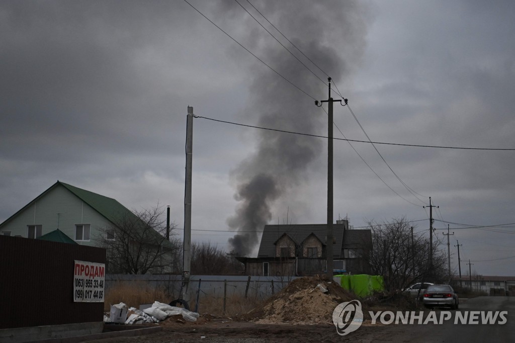 [우크라 침공] 러시아 "우크라 군기지 83곳 무력화…첫날 목표 달성"