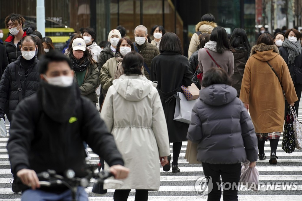 일본 코로나 신규확진 첫 10만명 돌파…총리관저에서도 감염자