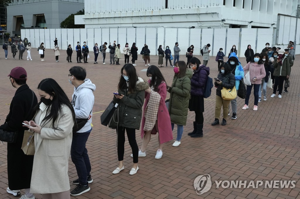 홍콩 "전 시민에 코로나19 자가 진단 키트 배포"