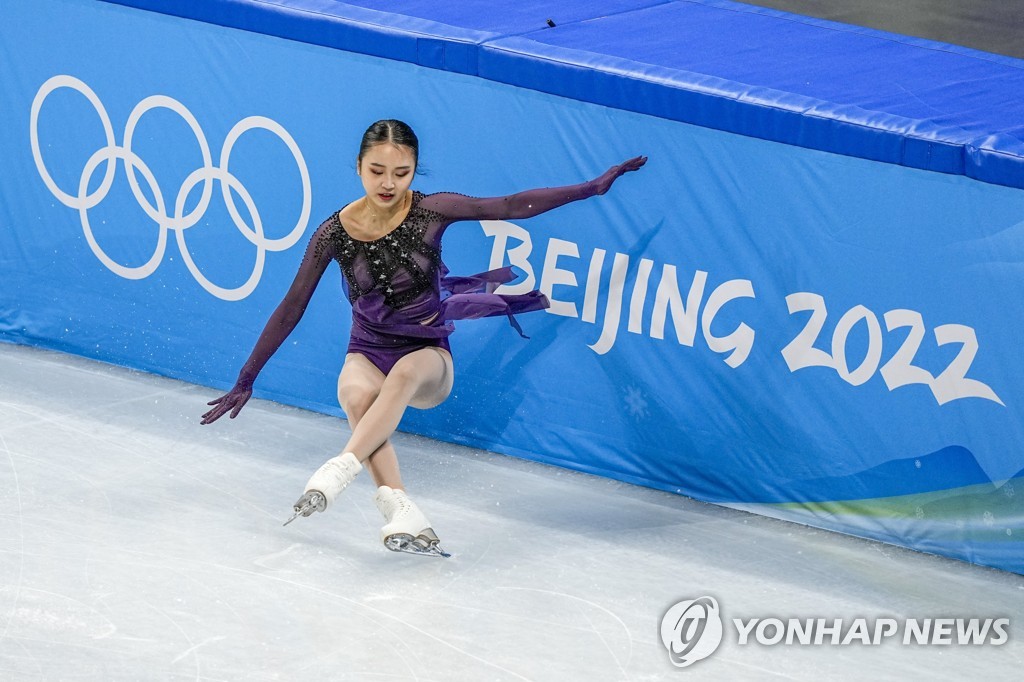 [월드&포토] 연기 중 '꽈당' 中 피겨대표 폭풍비난에 눈물