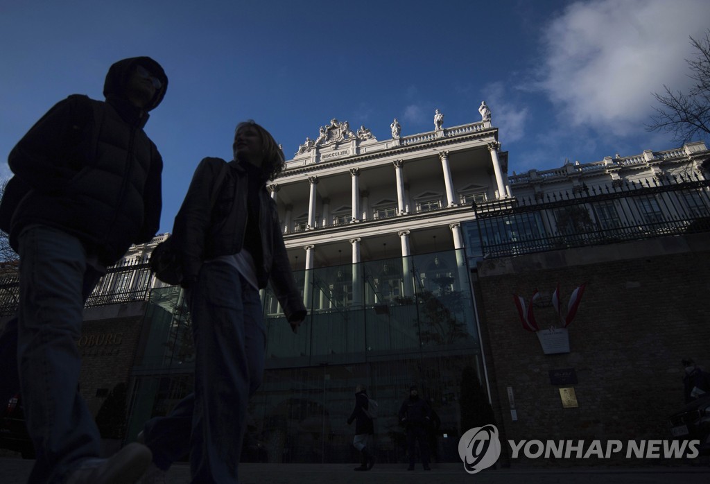 혁명기념일 앞둔 이란 "최대 압박은 실패…핵협상 공은 미국에"