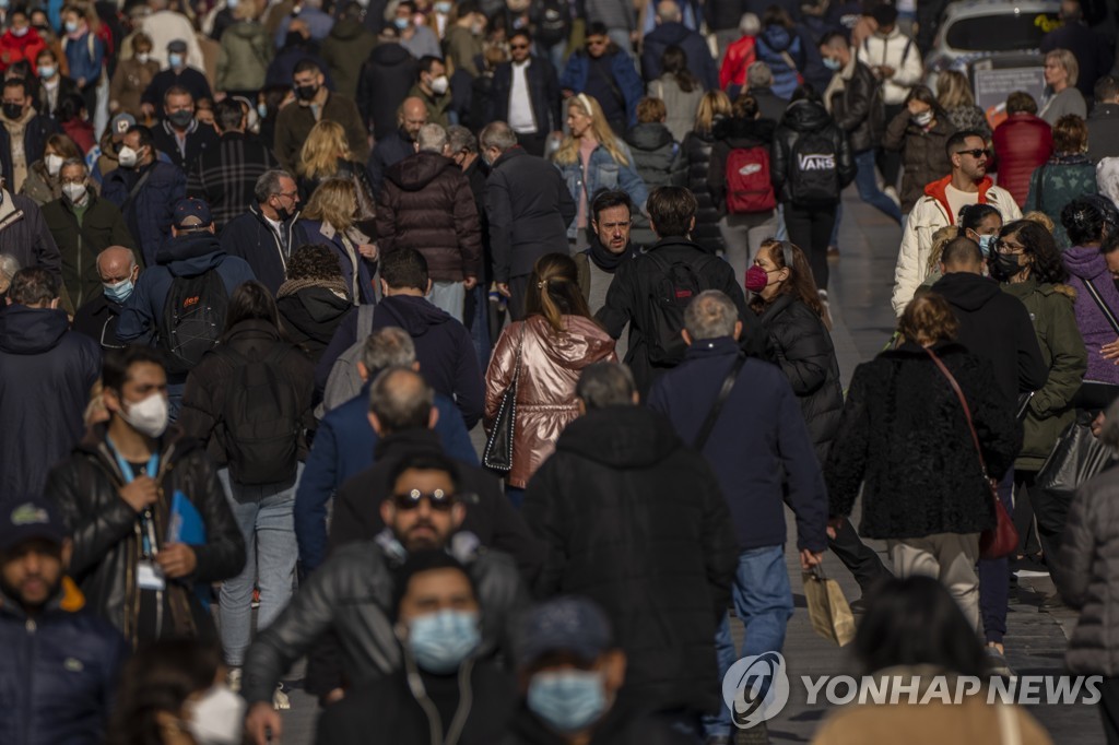 코로나19 확산세 꺾인 스페인, 실외 마스크 착용 의무 해제