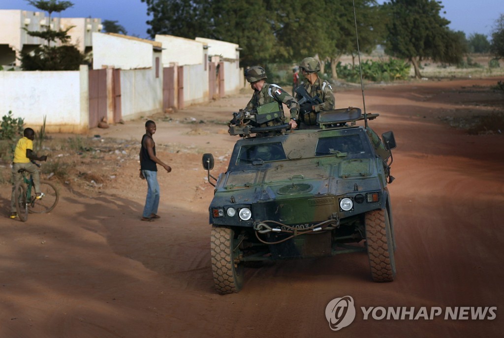 말리군 "IS 연계 테러리스트 57명 사살…아군 8명도 사망"