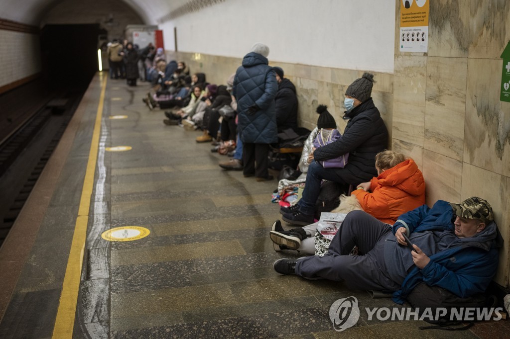 [월드&포토] '지하로·서쪽으로'…우크라이나 필사의 대피